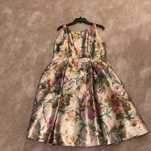 MUST GO! Classy.Knee-length semi-formal dress.